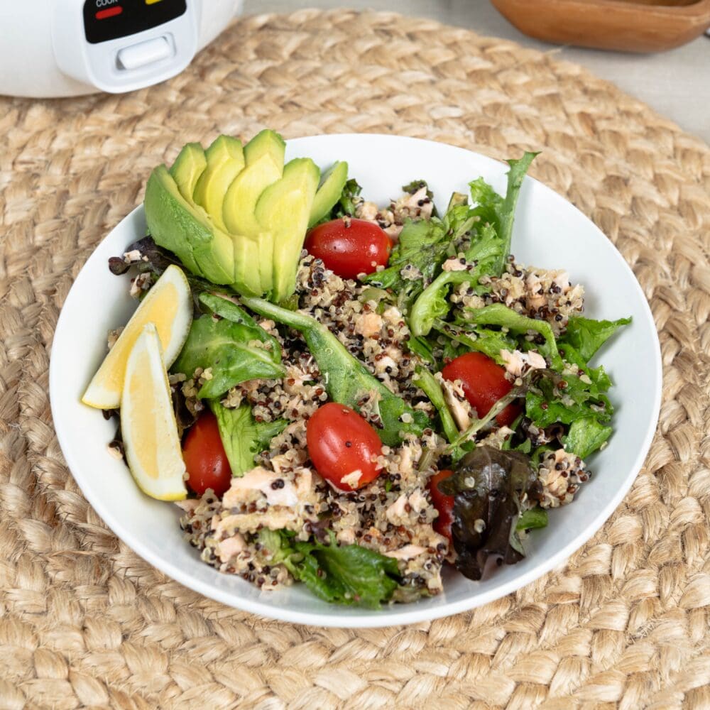 salmon-quinoa-salad-bowl-01
